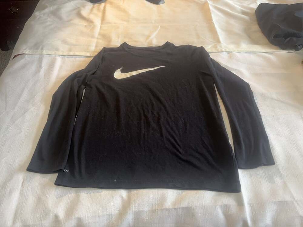 Nike Dri-FIT Long Sleeve Graphic T-Shirt Black Youth L